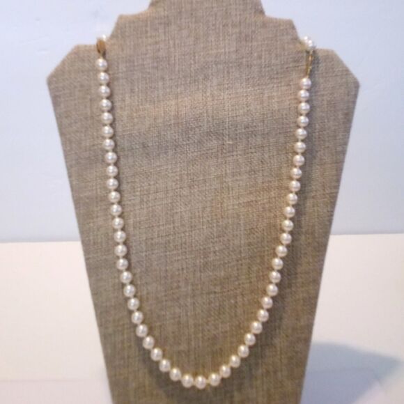 Vintage Hand Knotted White Faux Pearl Necklace and Bracelet Demi Set - Picture 4 of 4